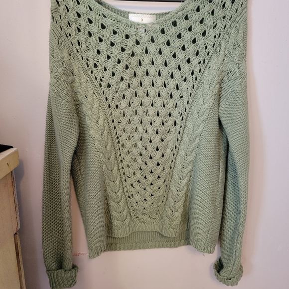 Green Sweater - Picture 1 of 3